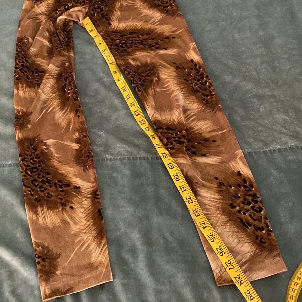 🌺SOLD🌺 Vintage Spell Leggings - Picture 11 of 11